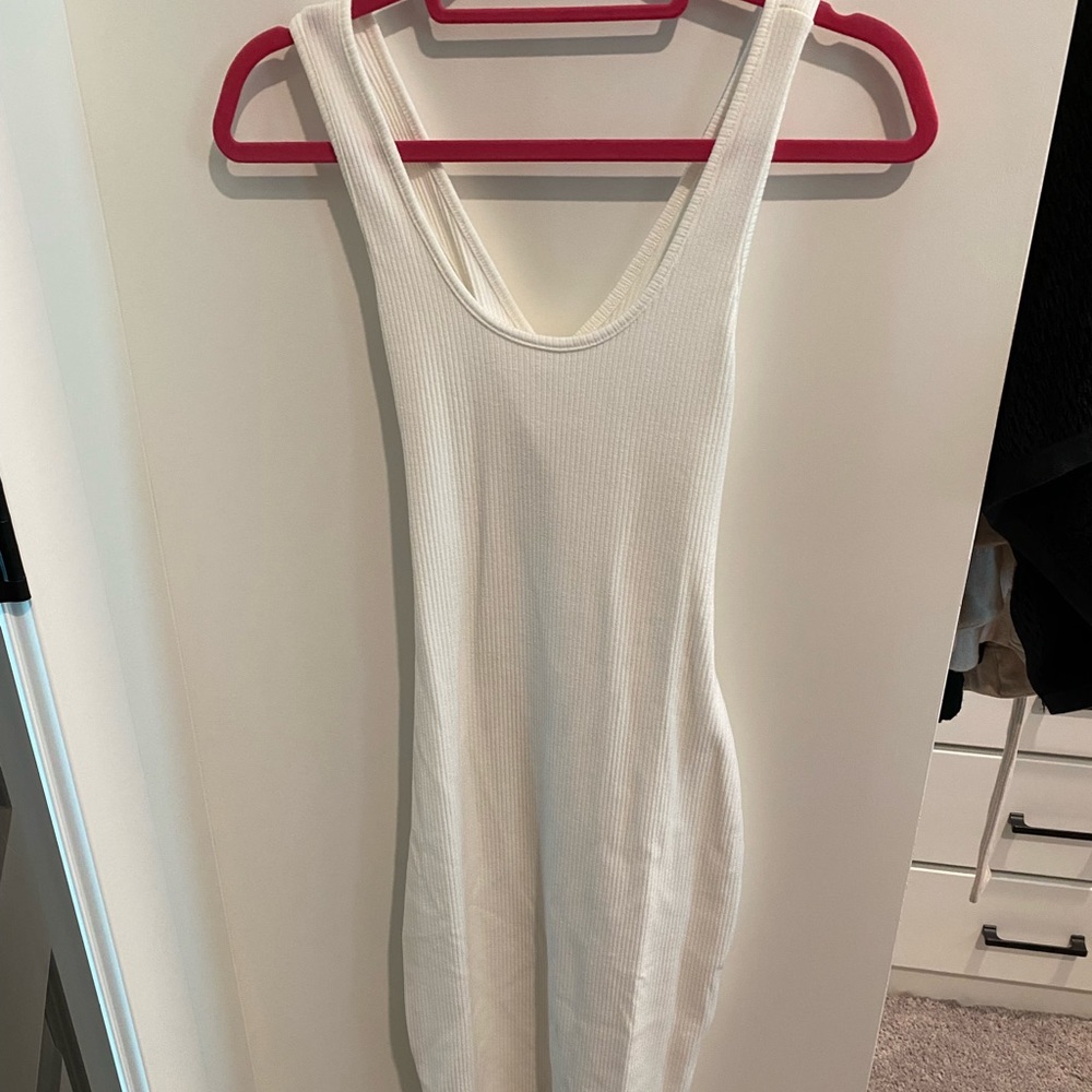 Fitted white ribbed dress
